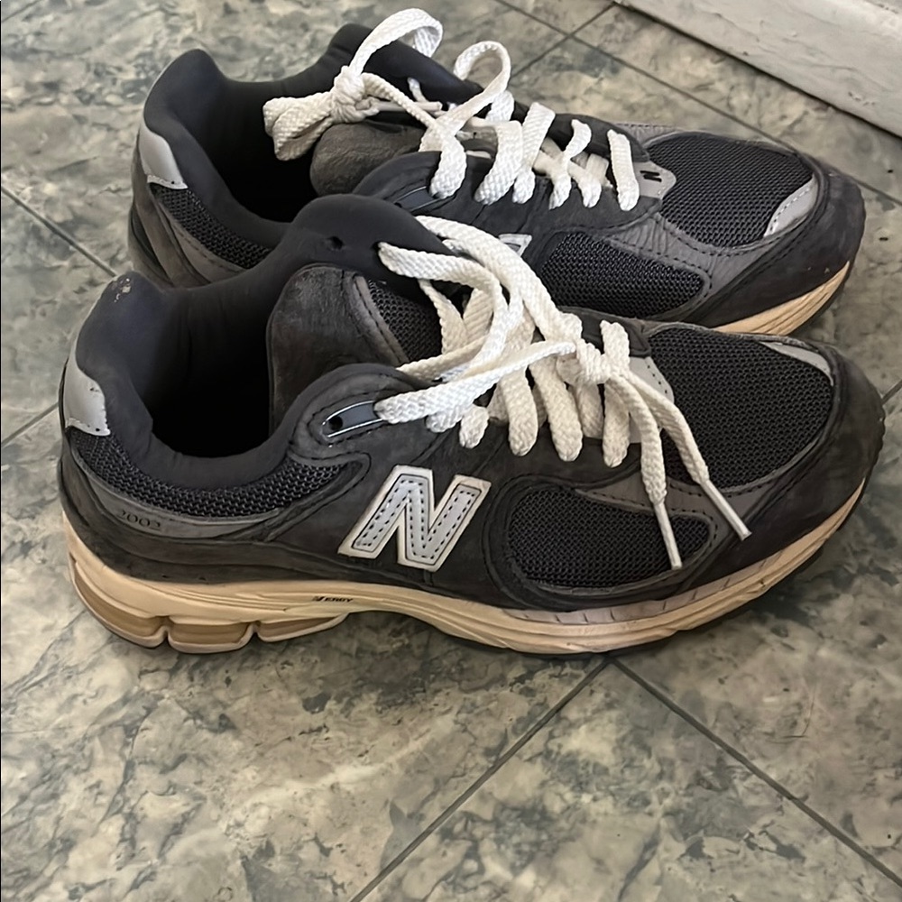 New Balance 2002R Sneakers